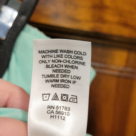 Maurices Crochet Hem Skirt NWOT Medium - Picture 5 of 6